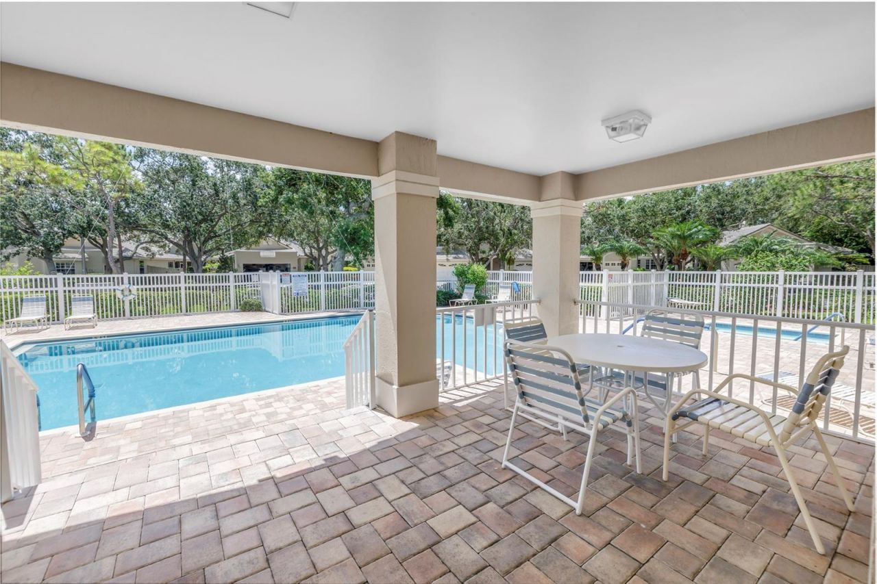 355 Red Cedar Court Ne, Saint Petersburg, FL 33703 Photo