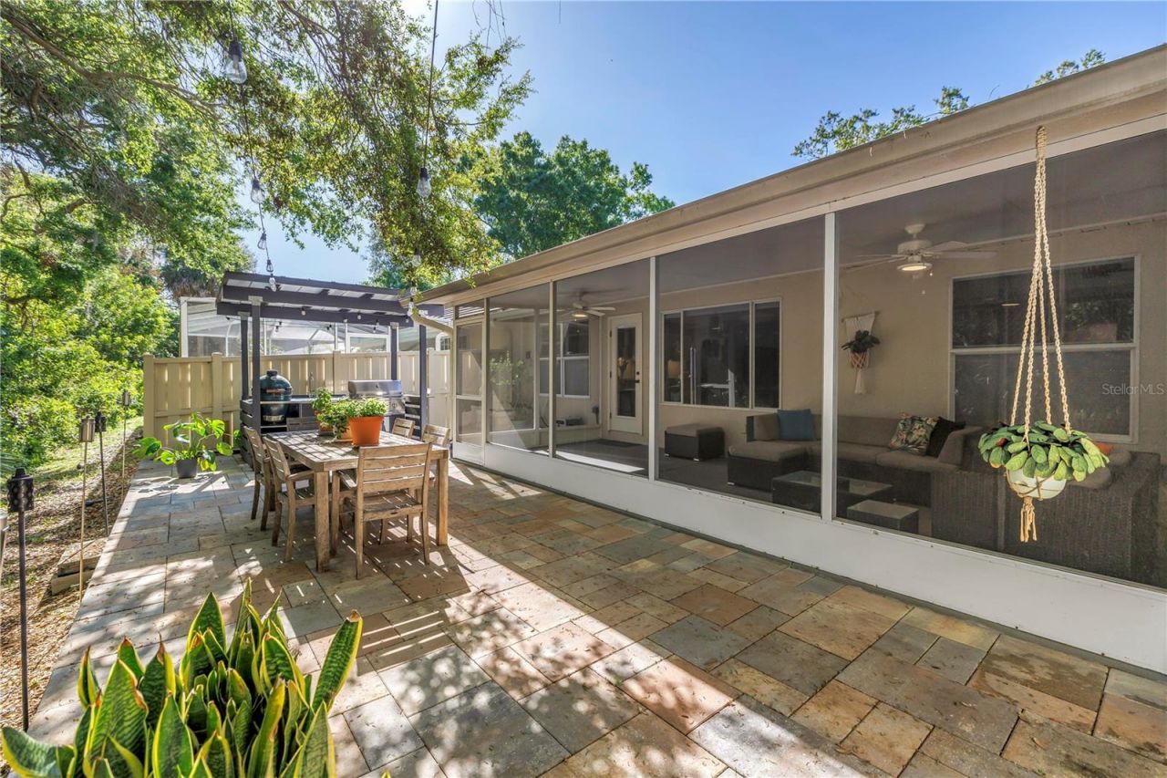 355 Red Cedar Court Ne, Saint Petersburg, FL 33703 Photo