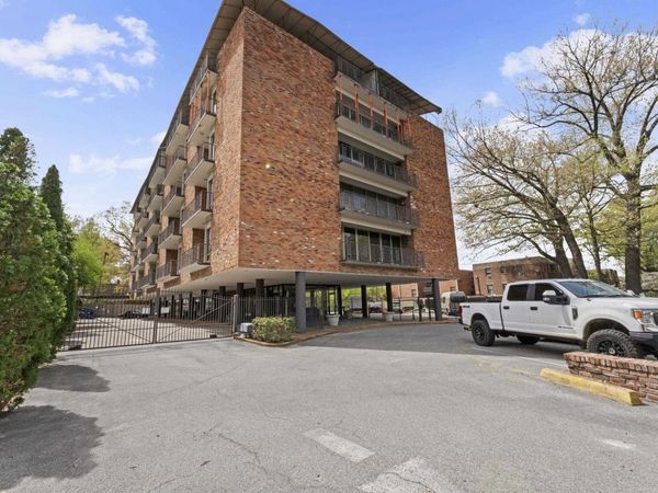 2195 POPLAR AVE, Unit 207, Memphis, TN 38104