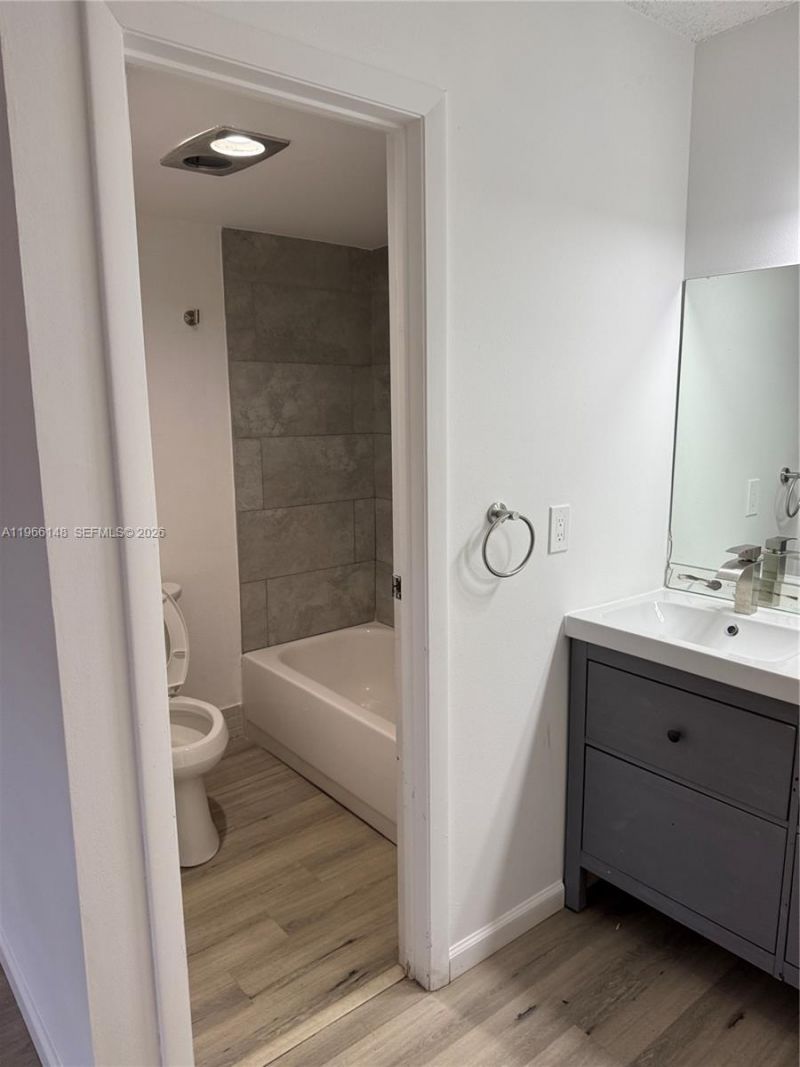 6301 N Fall Circle Dr, Unit 213, Lauderhill, FL 33319 Photo