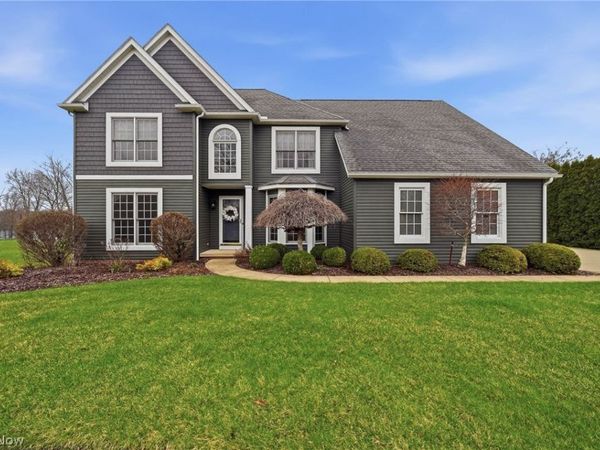 1365 Vermillion Drive , New Franklin, OH 44203