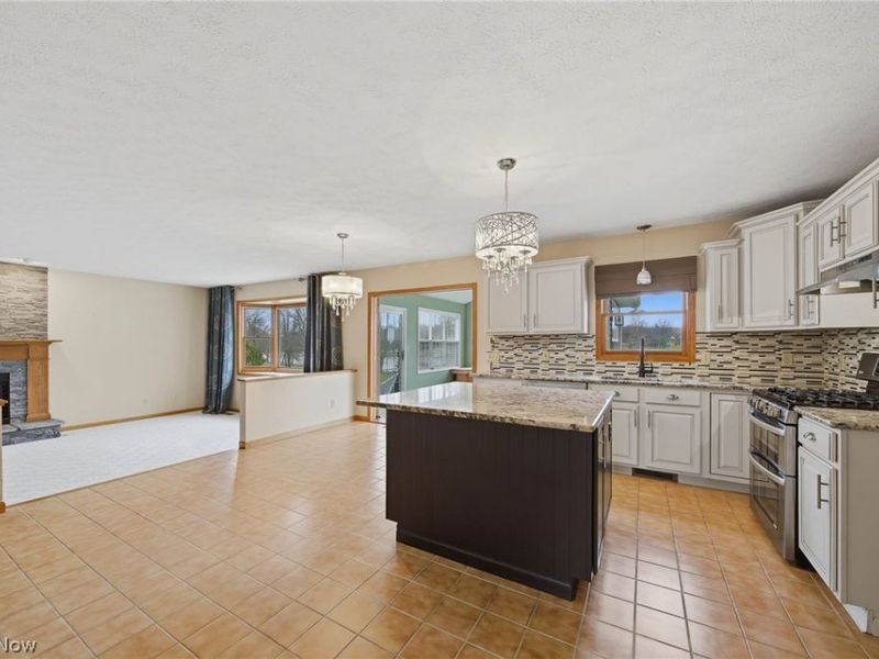 1365 Vermillion Drive, New Franklin, OH 44203 Photo 12