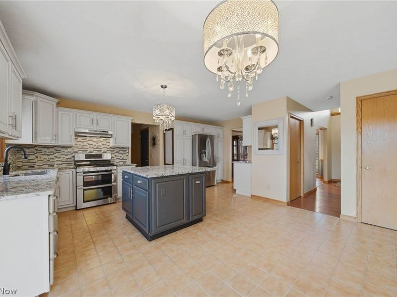 1365 Vermillion Drive, New Franklin, OH 44203 Photo 8