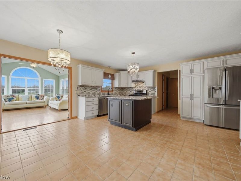 1365 Vermillion Drive, New Franklin, OH 44203 Photo 9