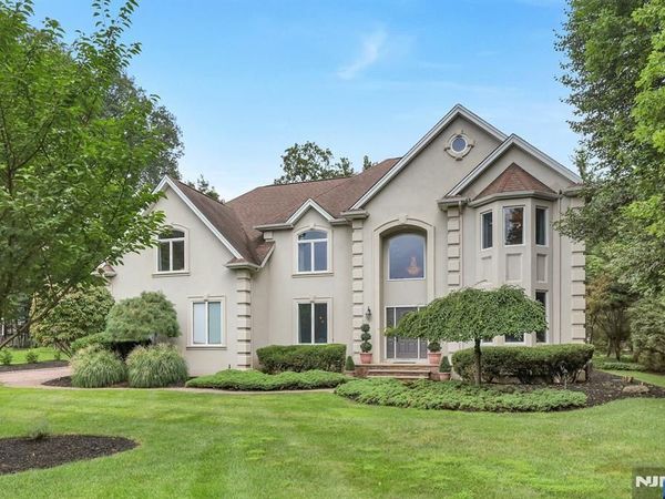 17 Brook Avenue, MONTVALE, NJ 07645