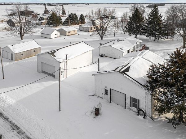 409 233rd Street , Aledo, IL 61231