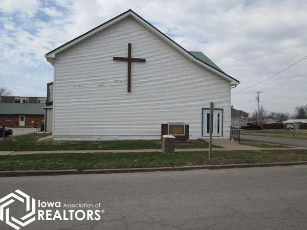 339 N Grand Street, Chariton, IA 50049