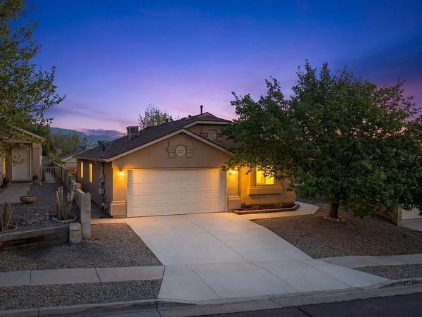 6031 Maddux Place NW, Albuquerque, NM 87114