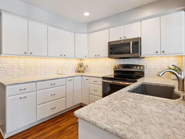 6075 Lincoln Drive, Unit 211, Edina, MN 55436