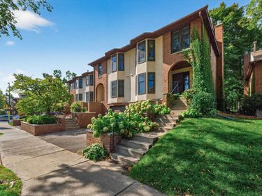 1946 Dupont Avenue S, Minneapolis, MN 55403