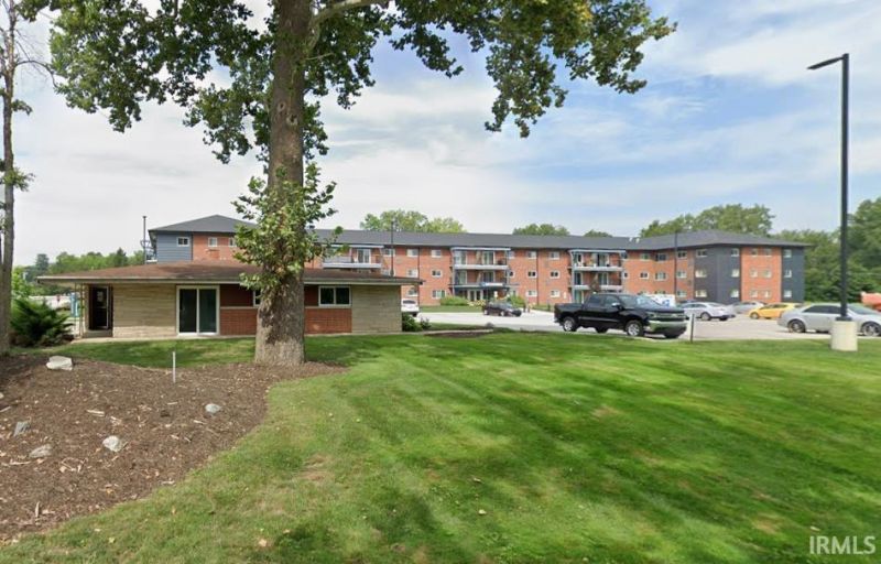 2927 Westbrook Drive, Unit B-406, Fort Wayne, IN 46805 Main Photo