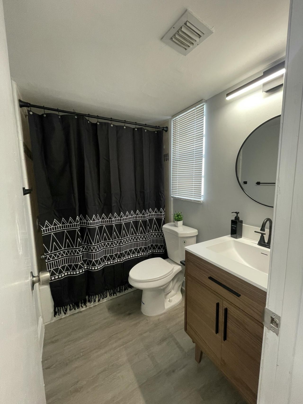 110 SE 7th Street, Unit 4, Hallandale Beach, FL 33009 Photo