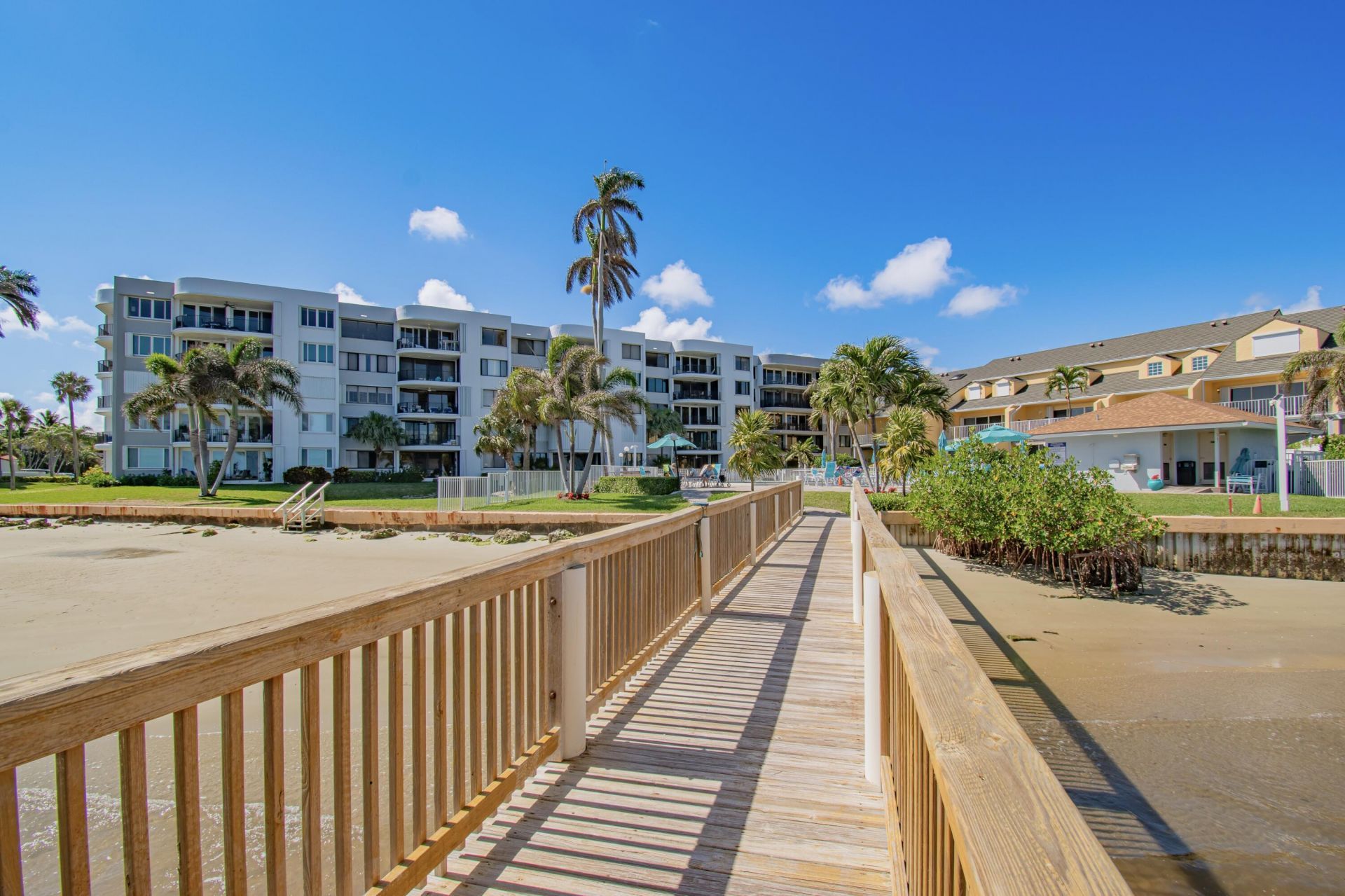 8200 Lakeshore Drive, Unit 202, Hypoluxo, FL 33462 Photo