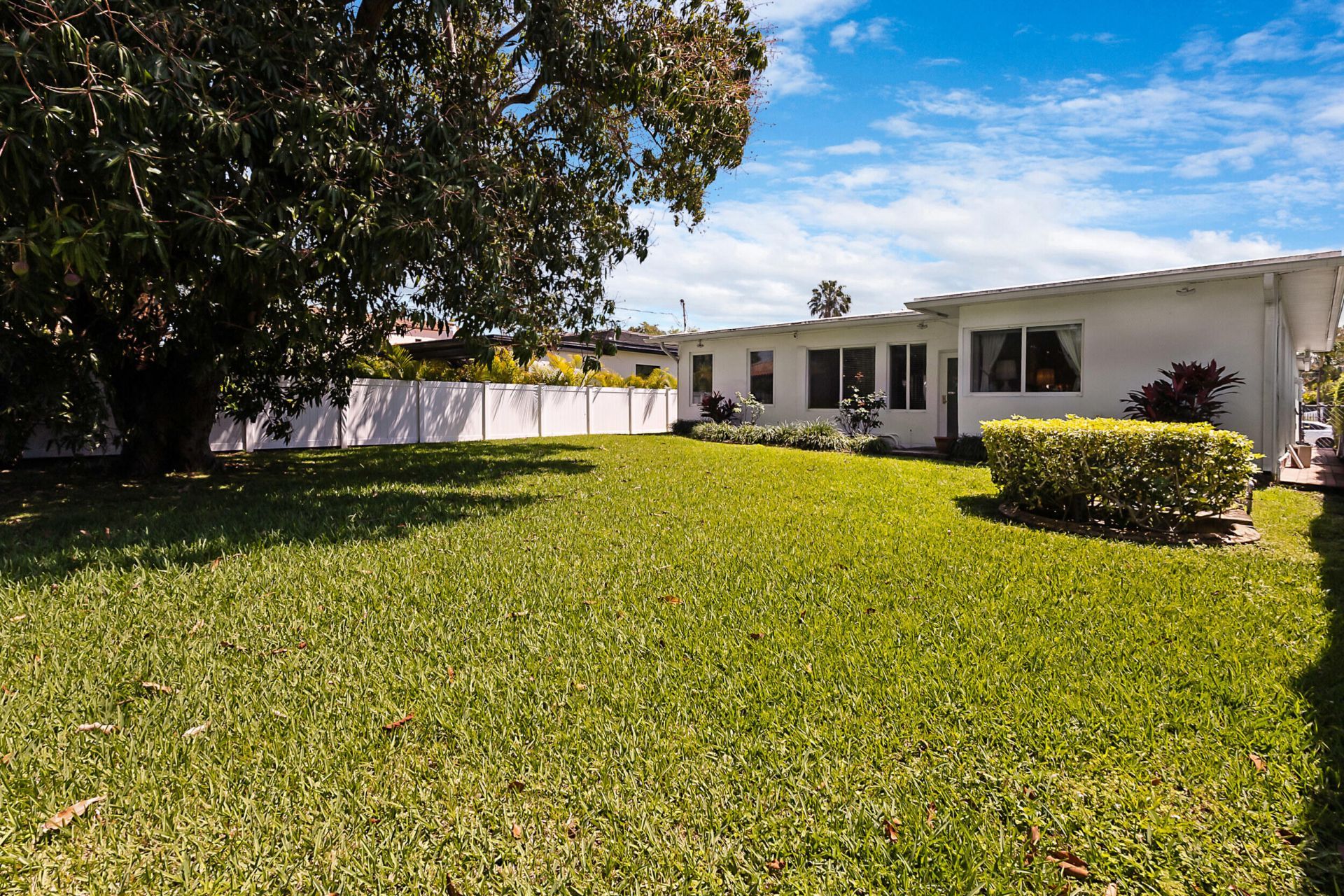 1555 71st Street, Miami Beach, FL 33141 Photo