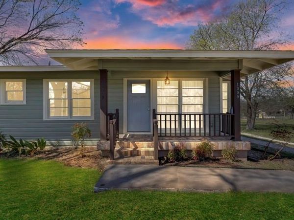 1309 Sloan ST, Taylor, TX 76574