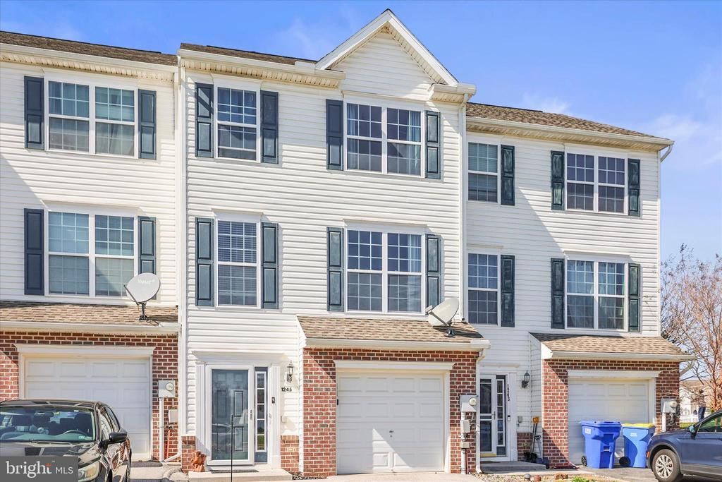 1245 Knob Run, York, PA 17408 Main Photo