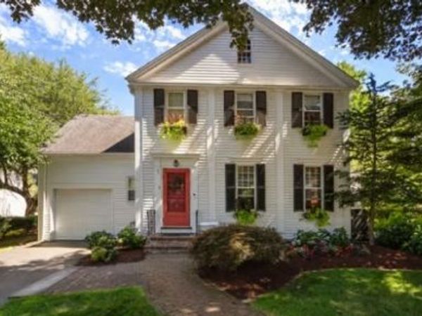 2 Woodlawn Oval, Wellesley, MA 02481