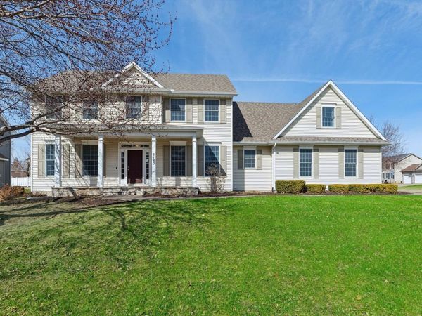 5160 Charter Oaks Drive, Bettendorf, IA 52722