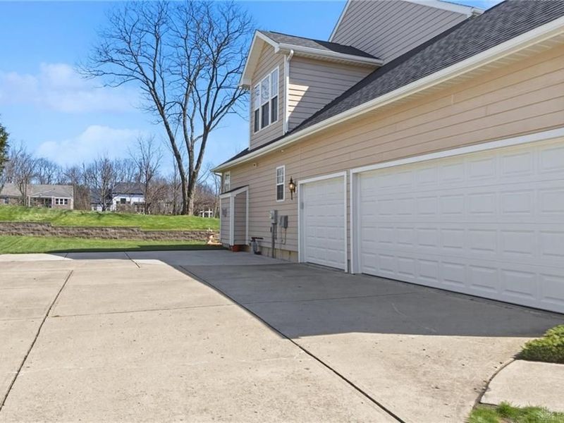 2432 Forest Oaks Drive, Beavercreek, OH 45431 Photo 3