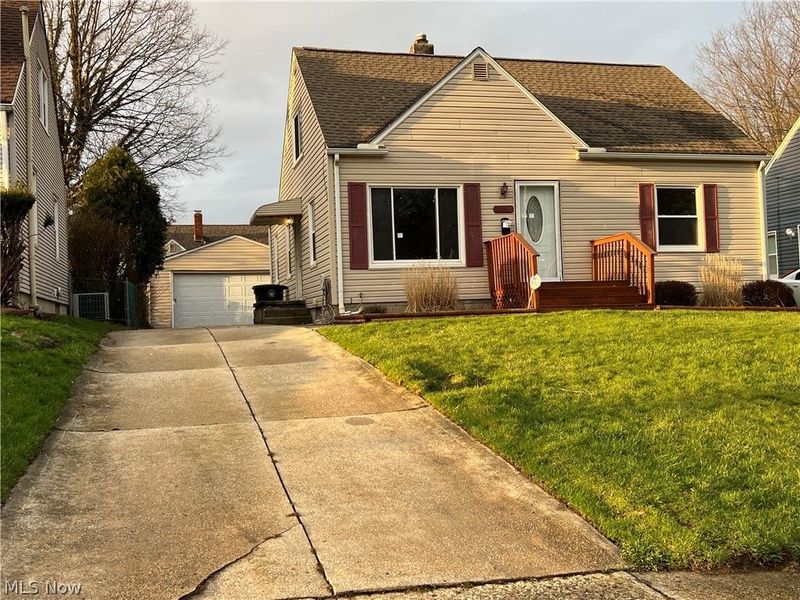 715 E Catawba Avenue, Akron, OH 44306 Photo 1