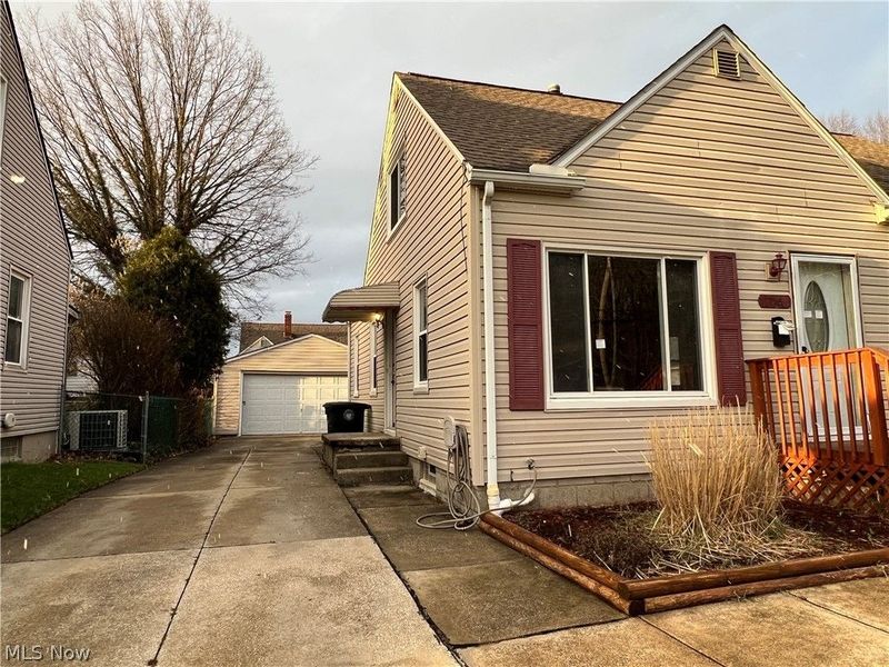 715 E Catawba Avenue, Akron, OH 44306 Photo 4