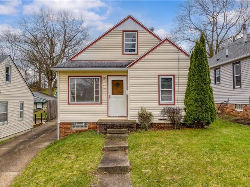 1614 Colonial Boulevard NE, Canton, OH 44714 Photo 1