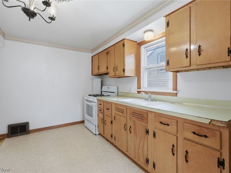 1614 Colonial Boulevard NE, Canton, OH 44714 Photo 21