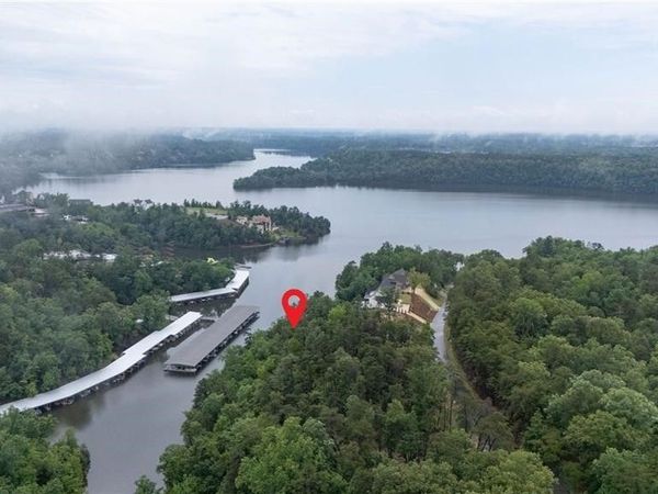 8151 Peninsula Drive, Tuscaloosa, AL 35406