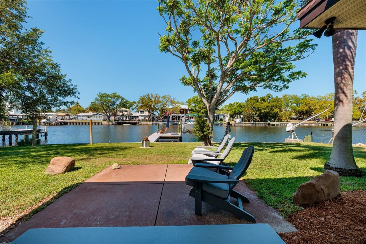 9298 Sun Isle Drive Ne, Saint Petersburg, FL 33702 Photo