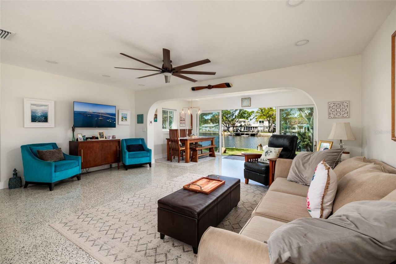 9298 Sun Isle Drive Ne, Saint Petersburg, FL 33702 Photo