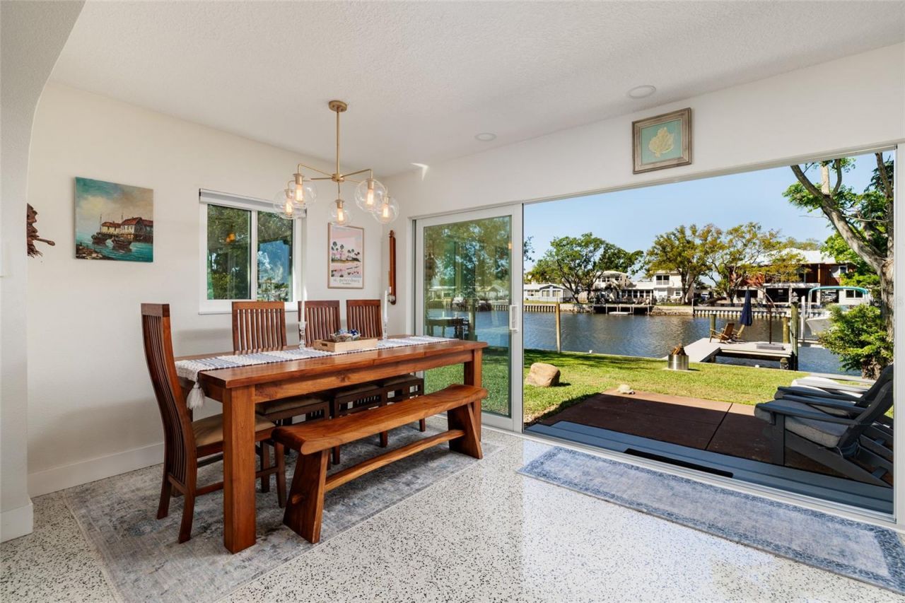 9298 Sun Isle Drive Ne, Saint Petersburg, FL 33702 Photo