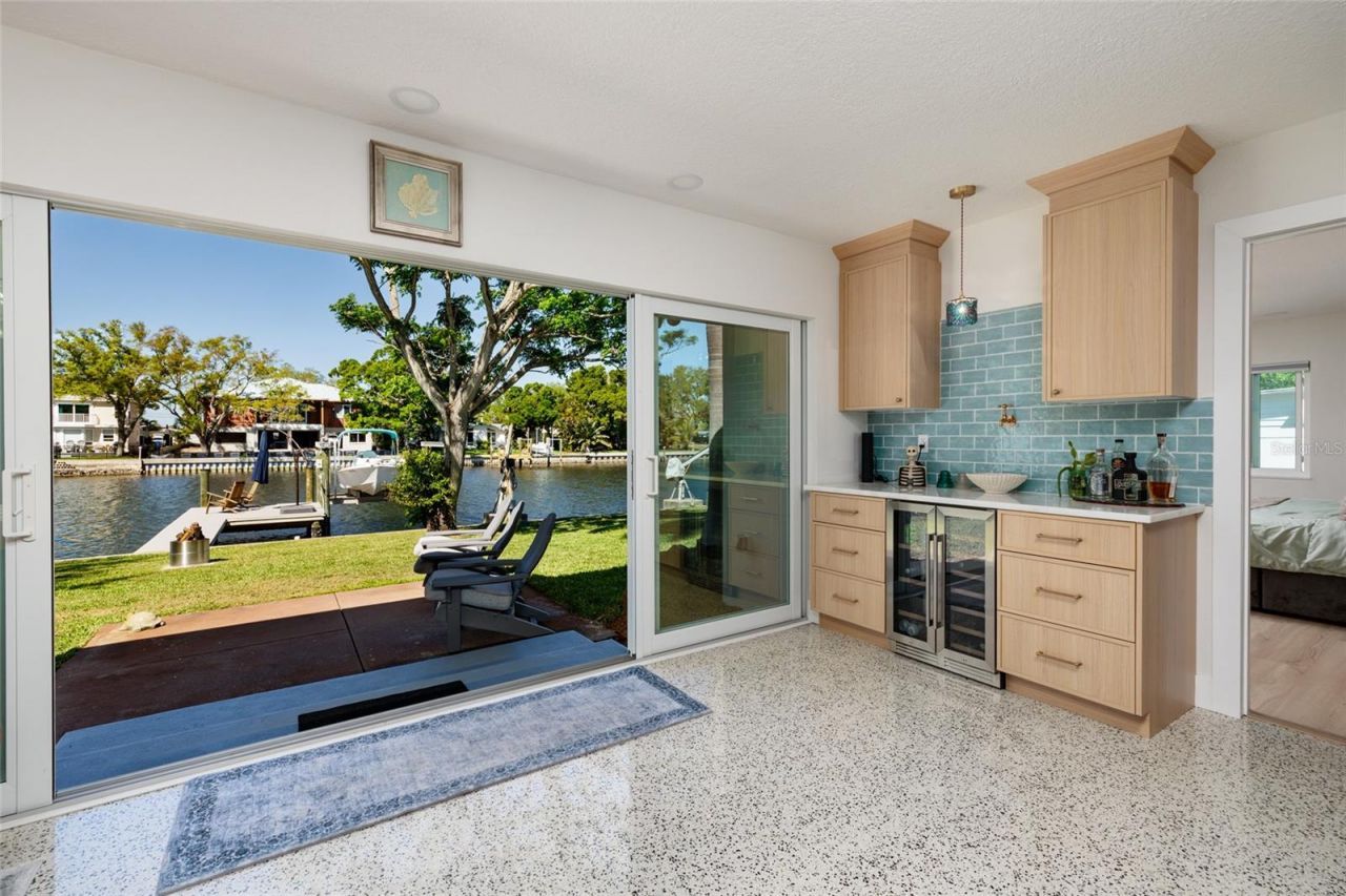 9298 Sun Isle Drive Ne, Saint Petersburg, FL 33702 Photo