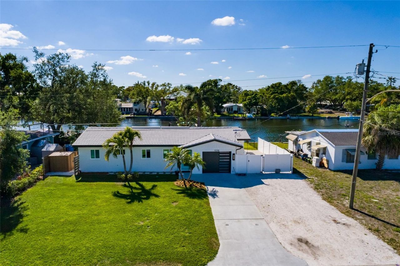 9298 Sun Isle Drive Ne, Saint Petersburg, FL 33702 Photo