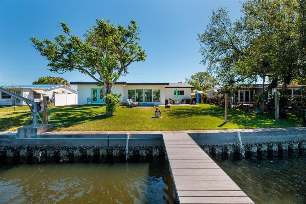 9298 Sun Isle Drive Ne, Saint Petersburg, FL 33702 Photo