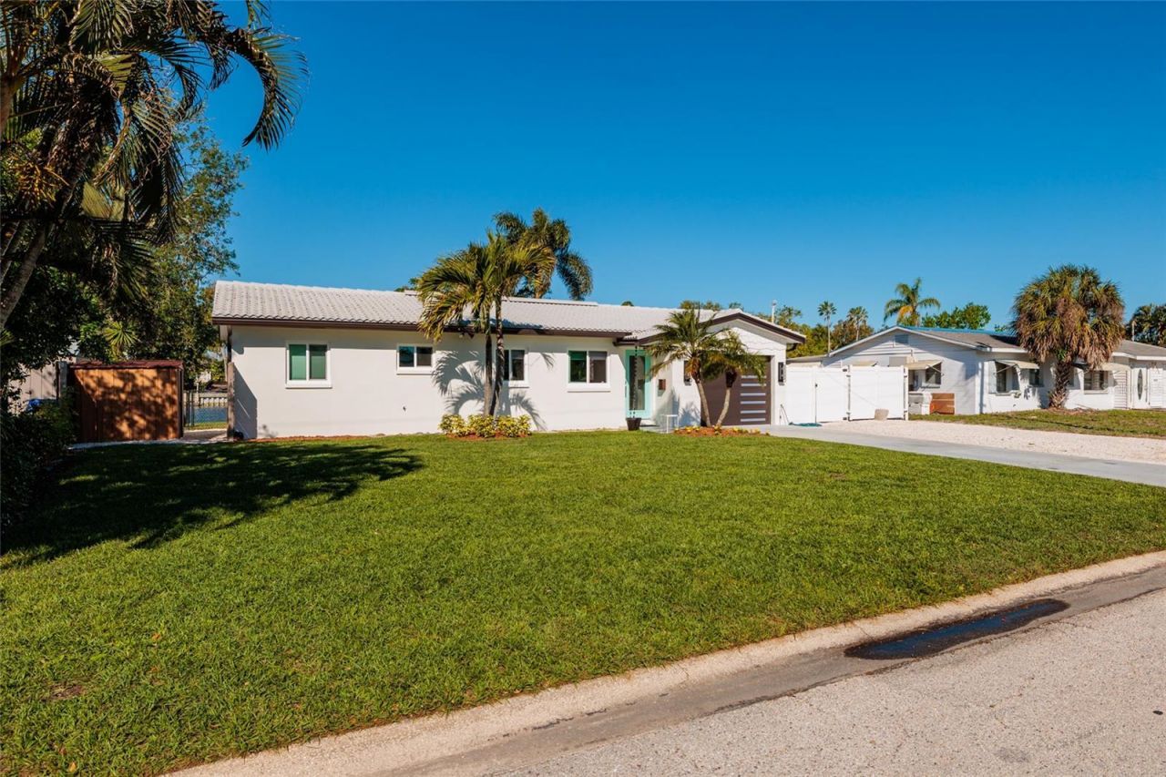 9298 Sun Isle Drive Ne, Saint Petersburg, FL 33702 Photo