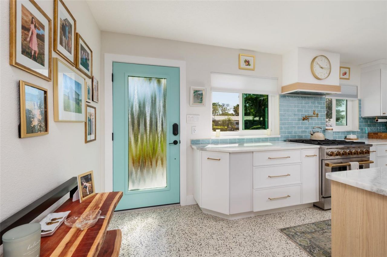 9298 Sun Isle Drive Ne, Saint Petersburg, FL 33702 Photo