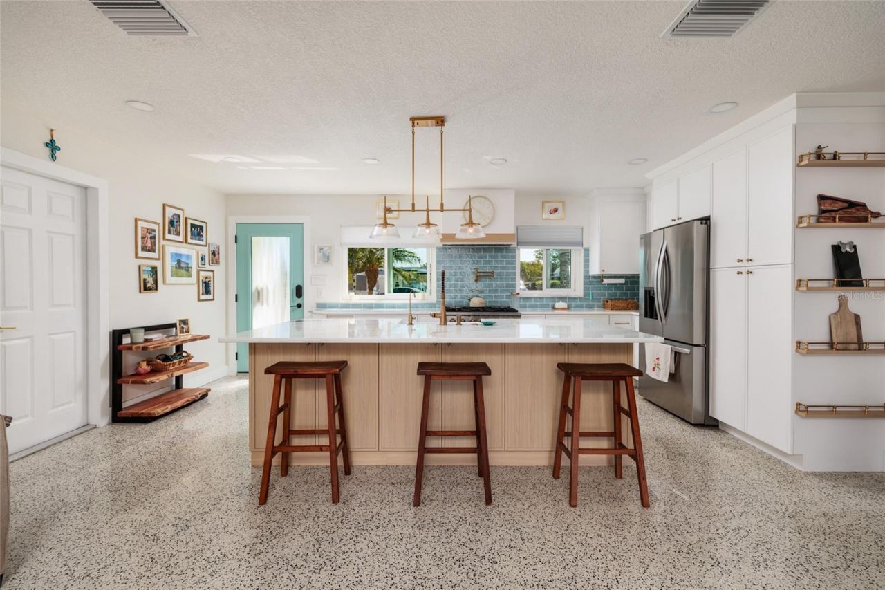 9298 Sun Isle Drive Ne, Saint Petersburg, FL 33702 Photo