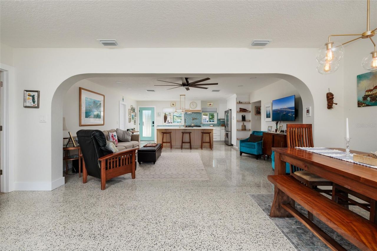 9298 Sun Isle Drive Ne, Saint Petersburg, FL 33702 Photo