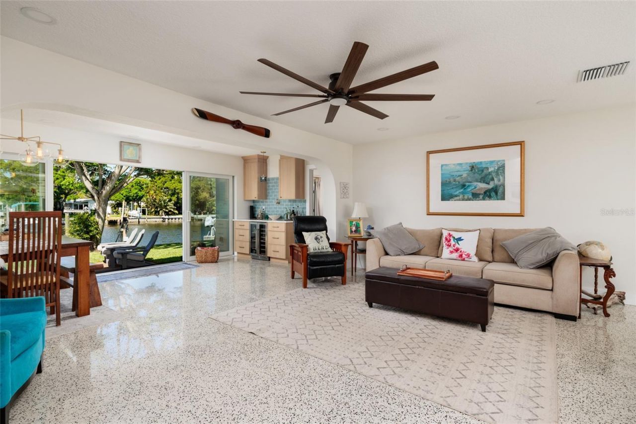 9298 Sun Isle Drive Ne, Saint Petersburg, FL 33702 Photo