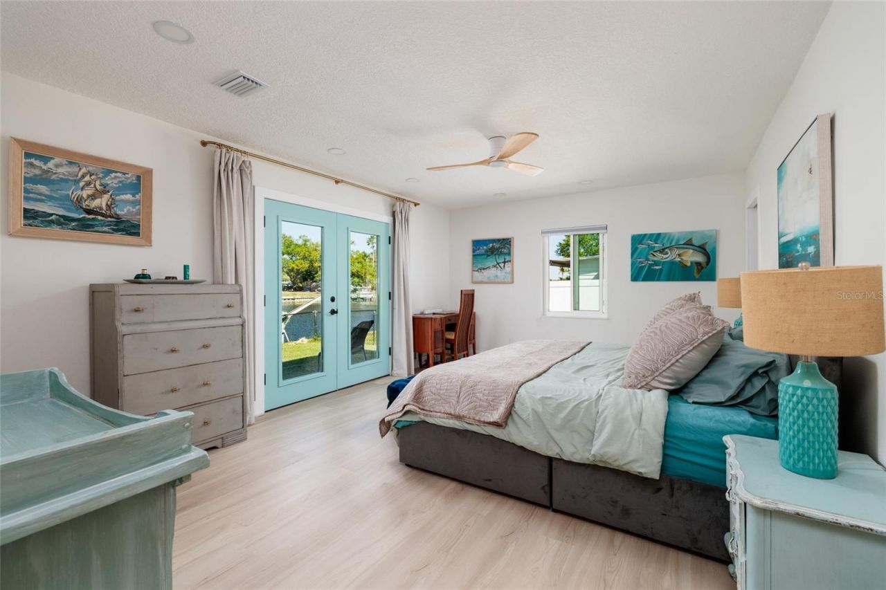 9298 Sun Isle Drive Ne, Saint Petersburg, FL 33702 Photo