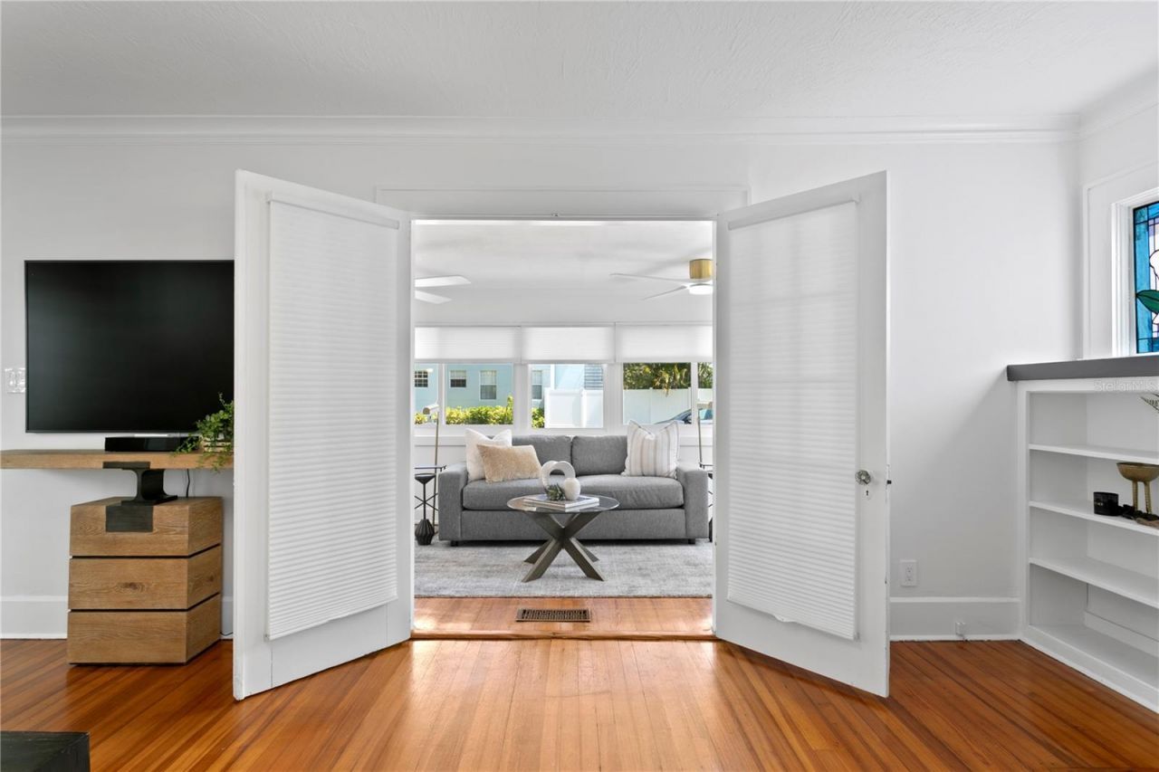 1140 Oak Street Ne, Saint Petersburg, FL 33701 Photo