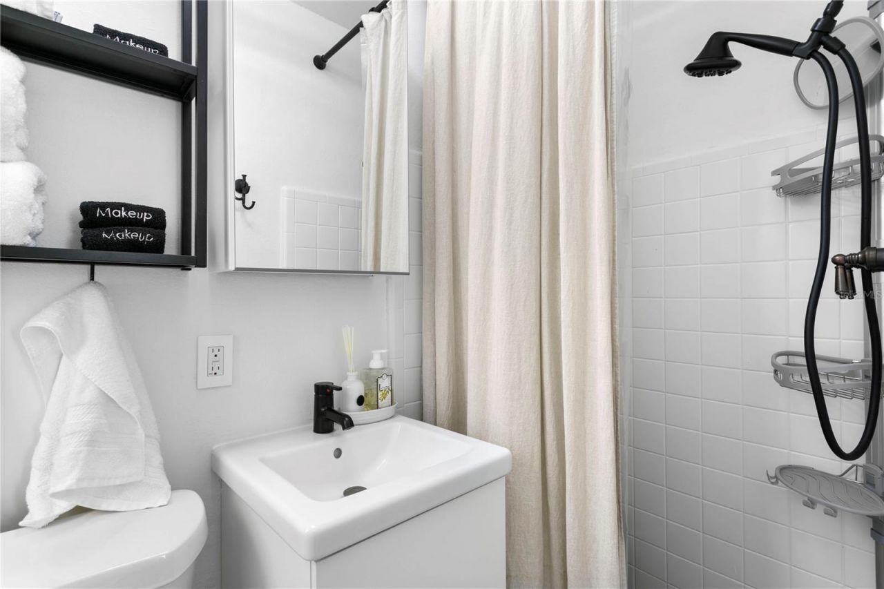 1140 Oak Street Ne, Saint Petersburg, FL 33701 Photo