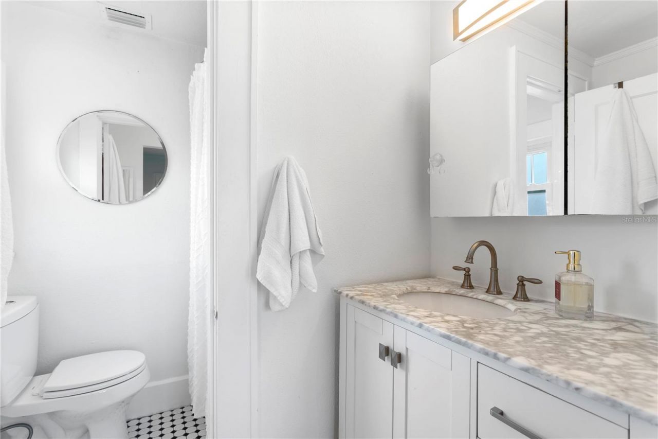 1140 Oak Street Ne, Saint Petersburg, FL 33701 Photo