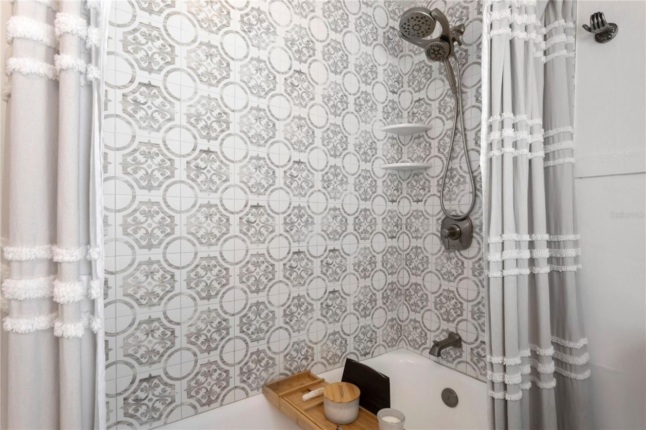 1140 Oak Street Ne, Saint Petersburg, FL 33701 Photo