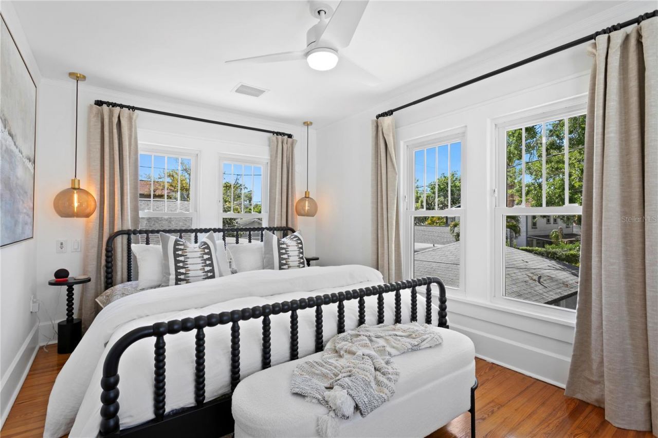 1140 Oak Street Ne, Saint Petersburg, FL 33701 Photo