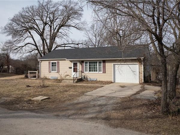 607 Hillcrest Drive, Knob Noster, MO 65336