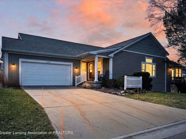 4203 Hamlet Cove, Bath, MI 48808