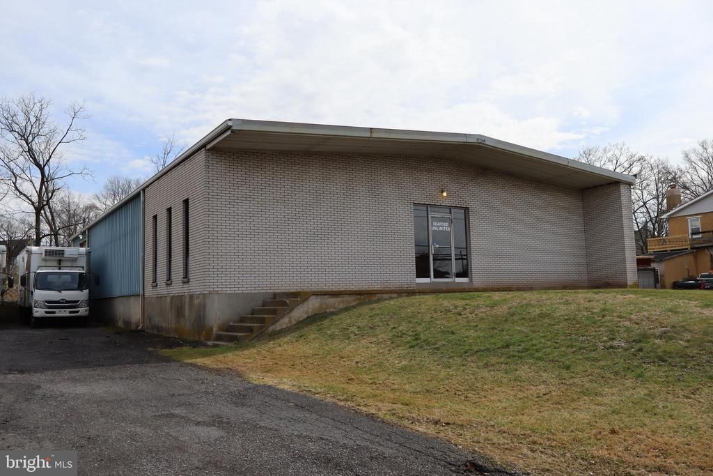 15 W Thatcher Road, Quakertown, PA 18951 Main Photo
