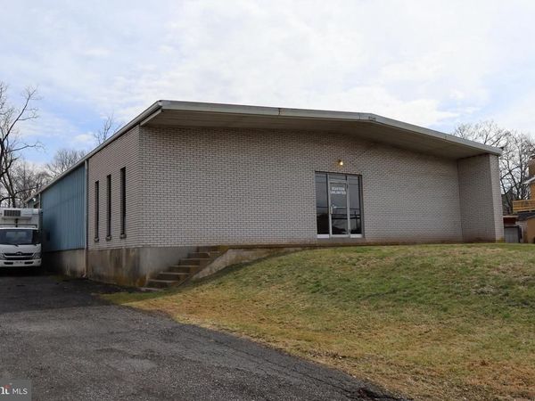 15 W THATCHER ROAD, QUAKERTOWN, PA 18951