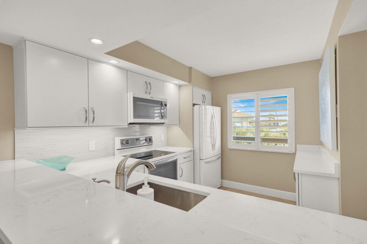 1001 Seafarer Circle, Unit 405, Jupiter, FL 33477 Photo